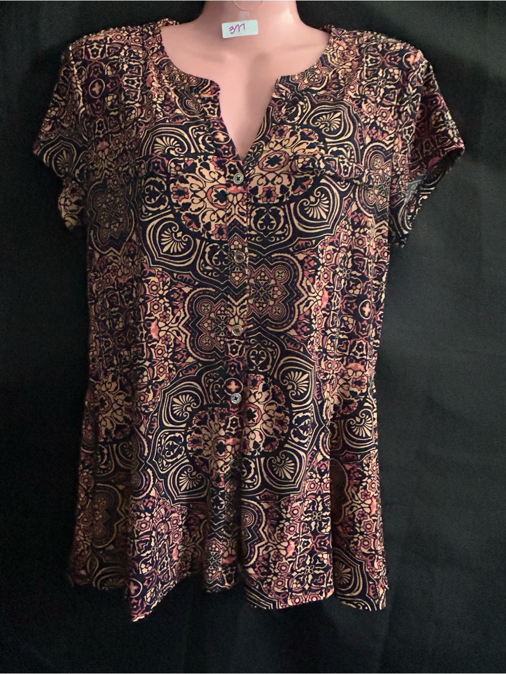 Dana Buchman Short Sleeve V-Neck Button Front Top in Navy and Gold Print MD